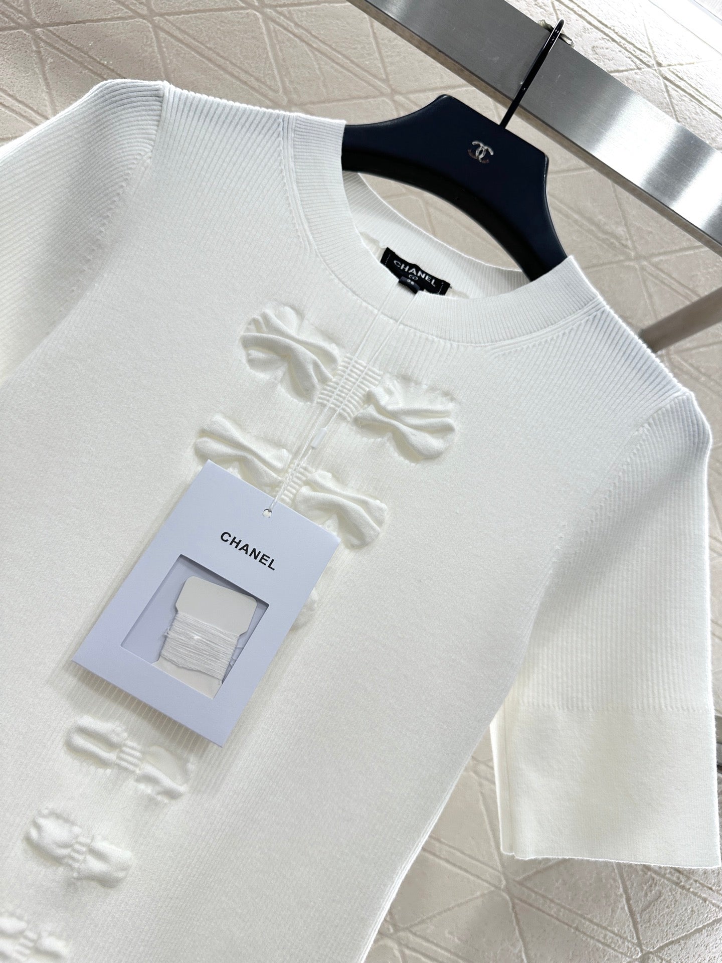 25 Bow tie round neck short sleeved sweater