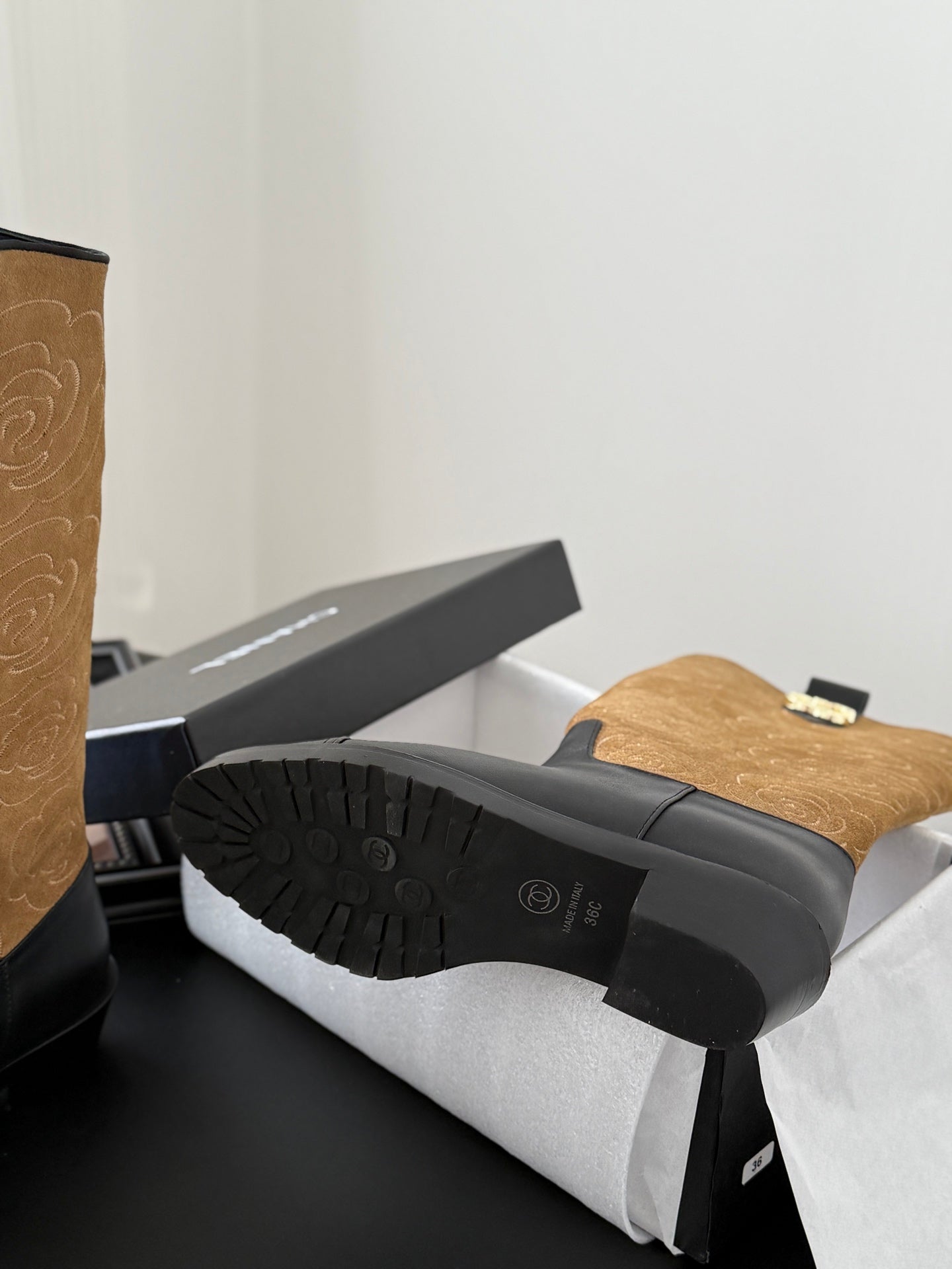 25K new rose-printed biker boots