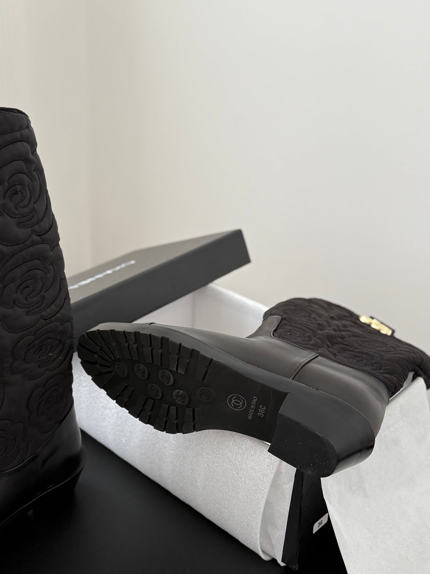 25K new rose-printed biker boots