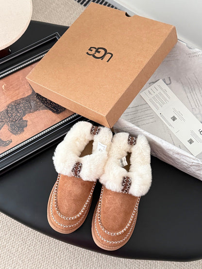 Plush snow boots