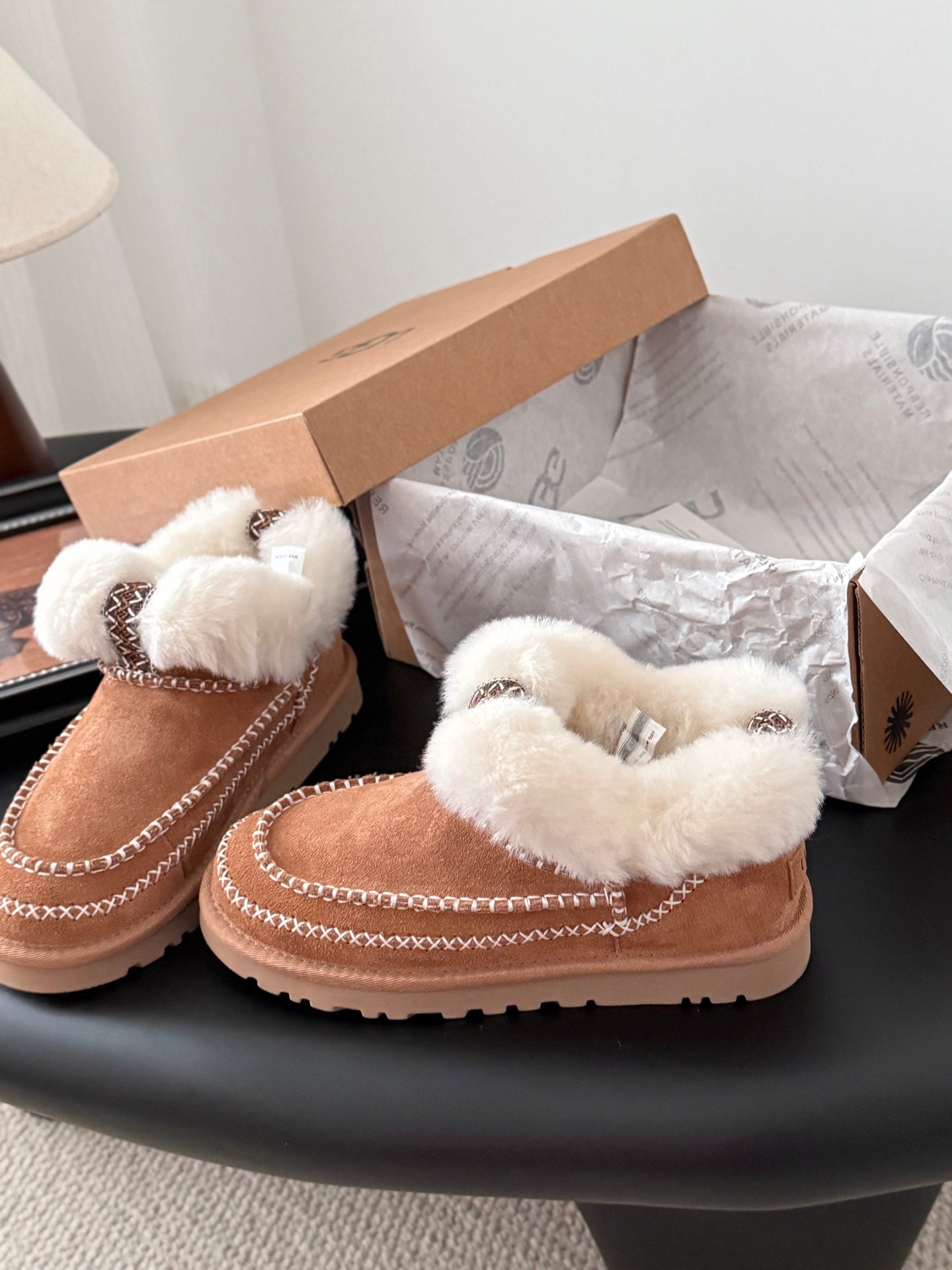 Plush snow boots
