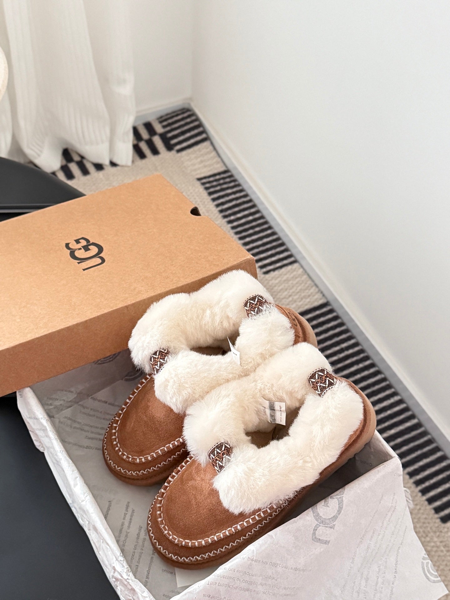 Plush snow boots