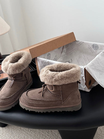 Plush snow boots