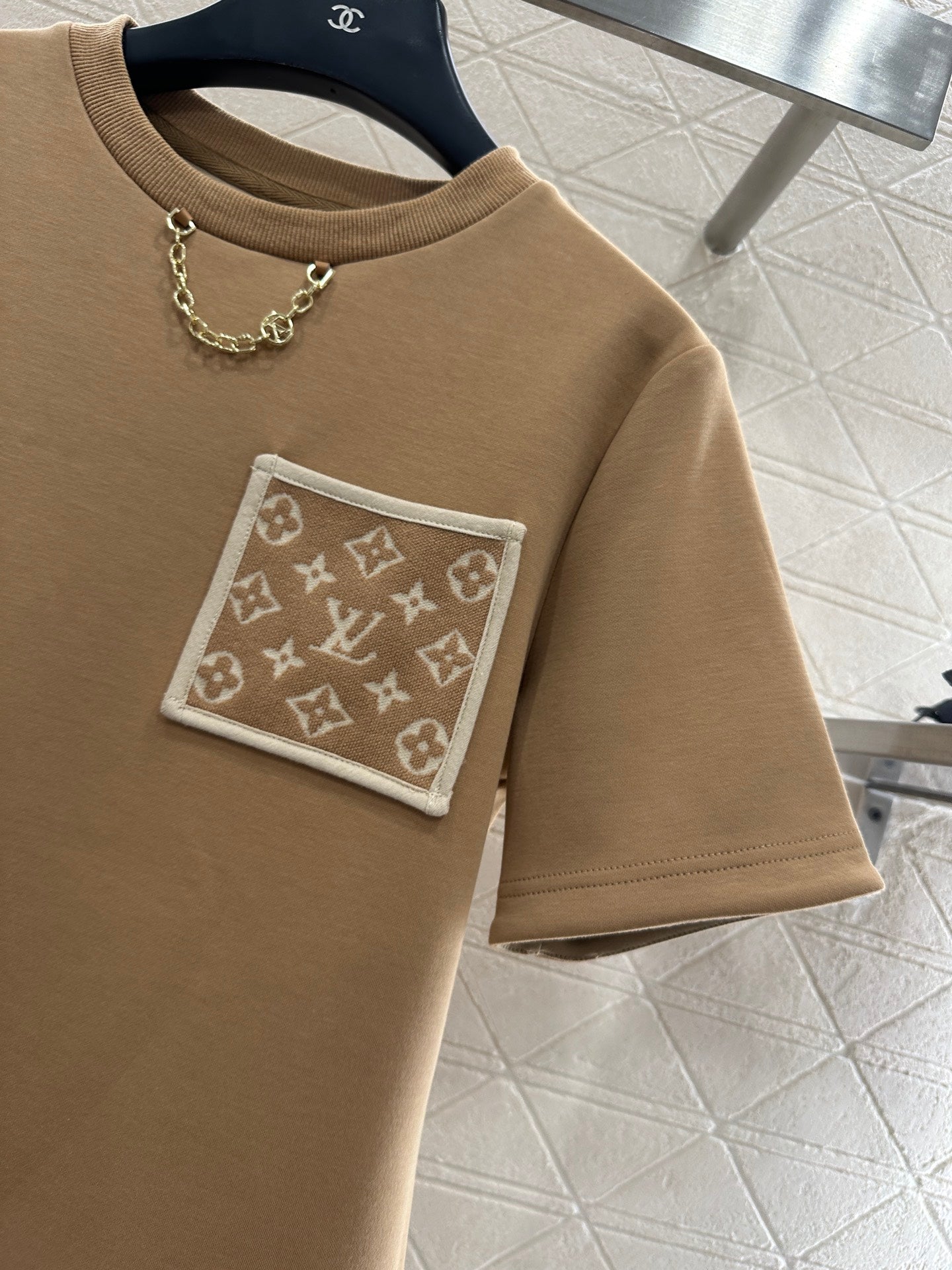 25 Jacquard cotton polyester blend short sleeved shirt  (KHAKI/BLACK)