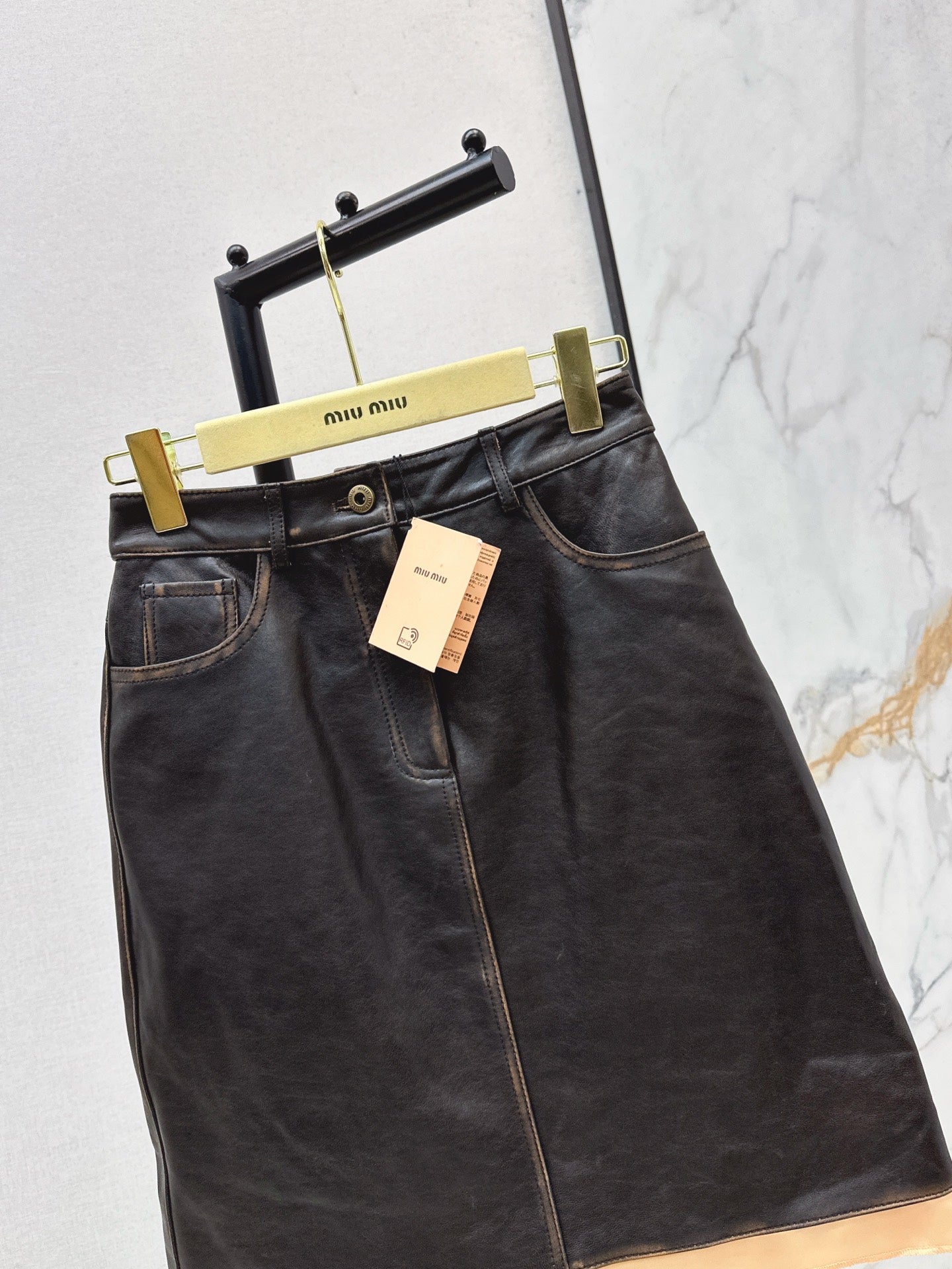 25 New retro style mid length skirt