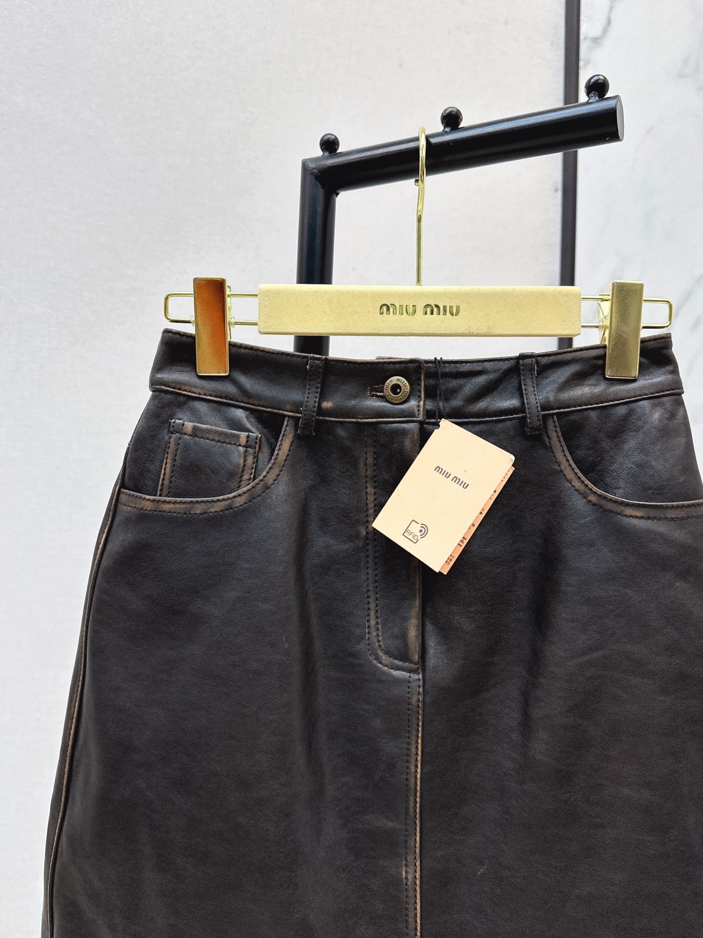 25 New retro style mid length skirt