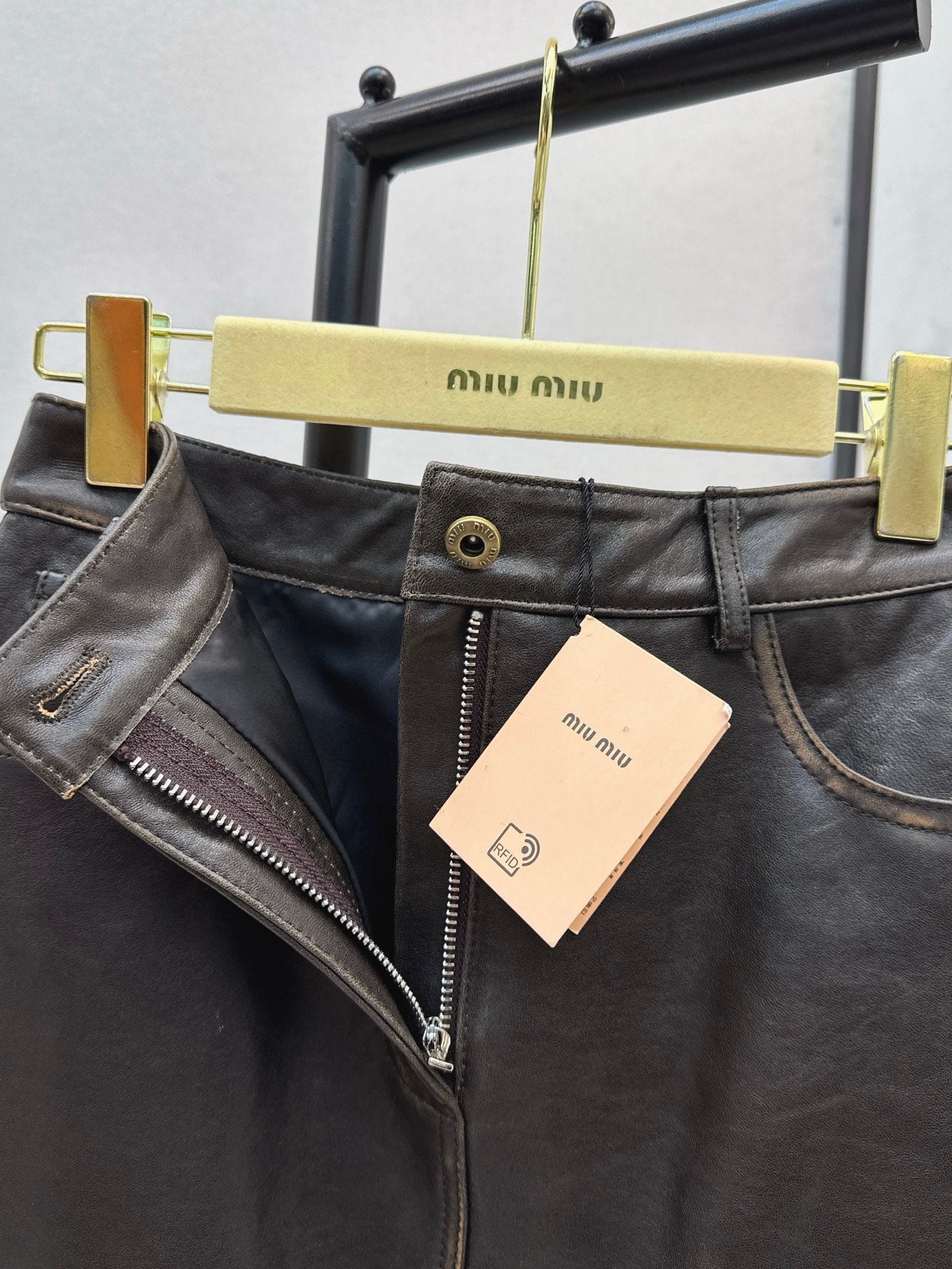 25 New retro style mid length skirt