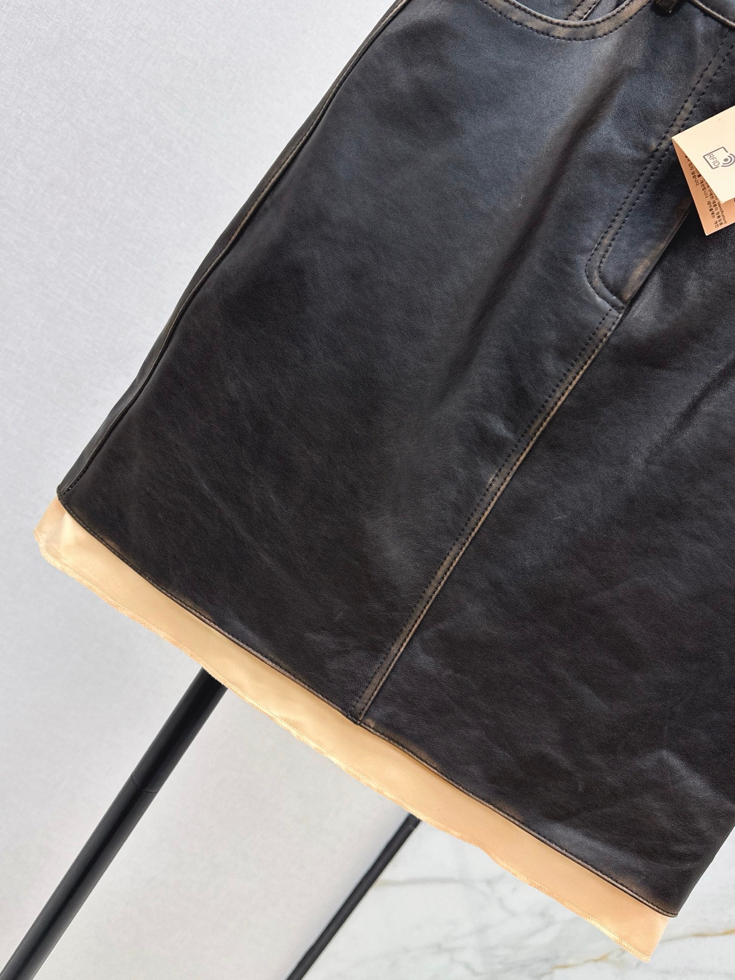 25 New retro style mid length skirt