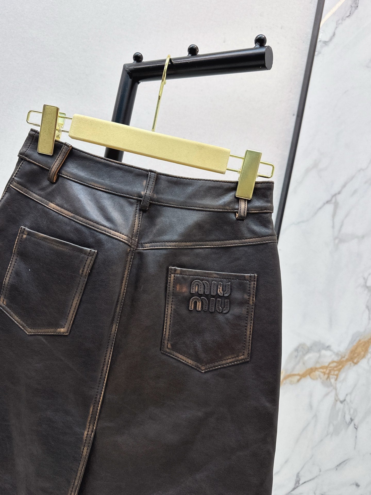 25 New retro style mid length skirt