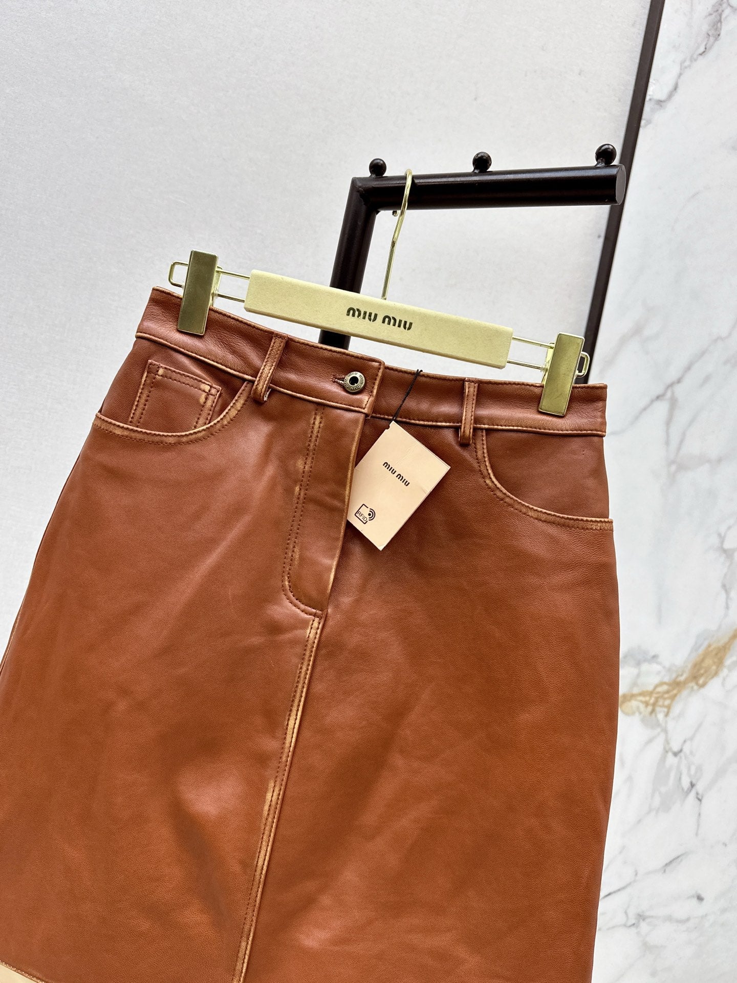 25 New retro style mid length skirt