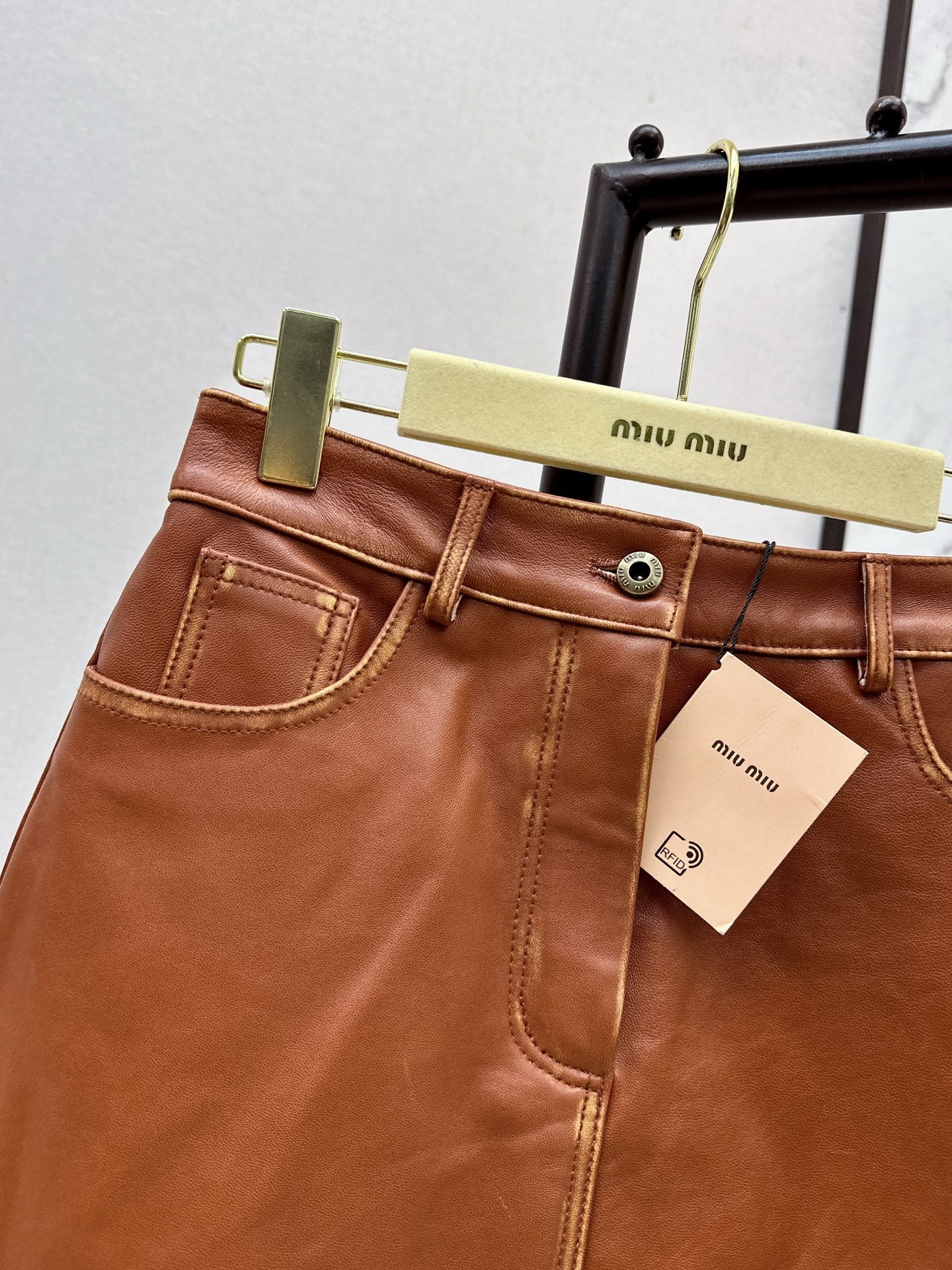 25 New retro style mid length skirt