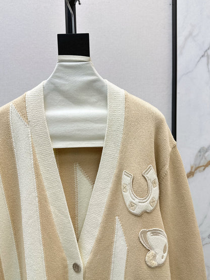 25 New premium V-neck knitted cardigan