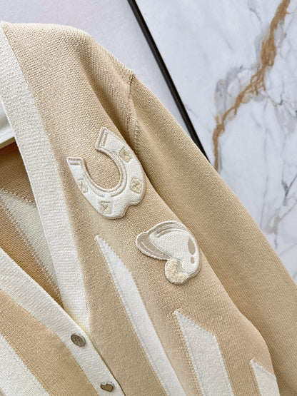 25 New premium V-neck knitted cardigan