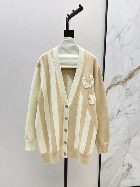 25 New premium V-neck knitted cardigan