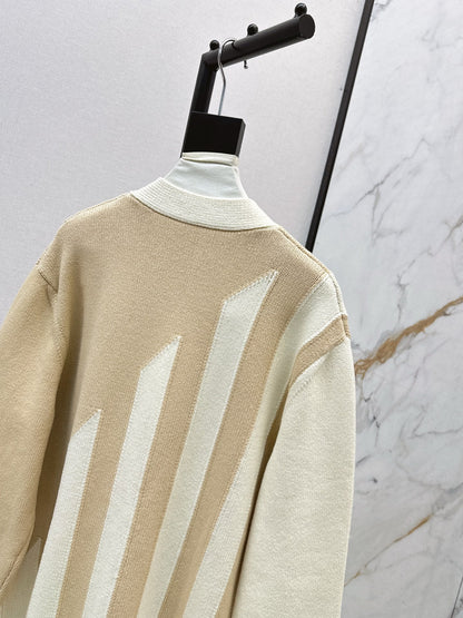 25 New premium V-neck knitted cardigan