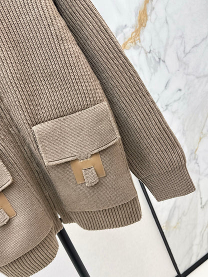 25 New Classic H-Pattern Decorative Pocket Wool Knitted Cardigan(GRAY/RED)