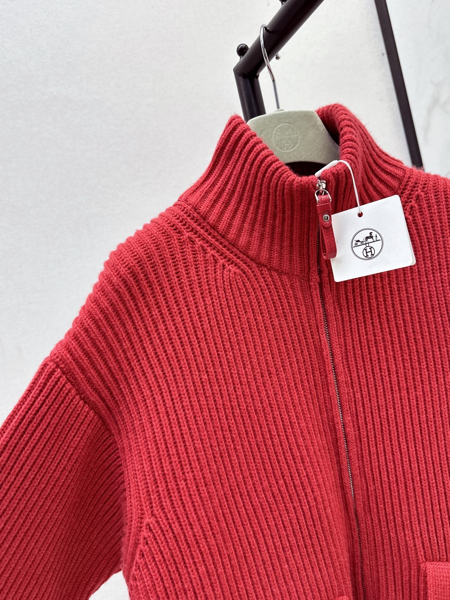 25 New Classic H-Pattern Decorative Pocket Wool Knitted Cardigan(GRAY/RED)