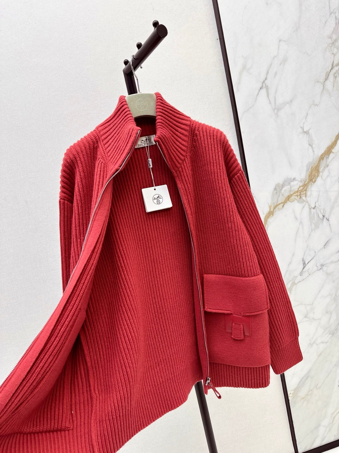 25 New Classic H-Pattern Decorative Pocket Wool Knitted Cardigan(GRAY/RED)