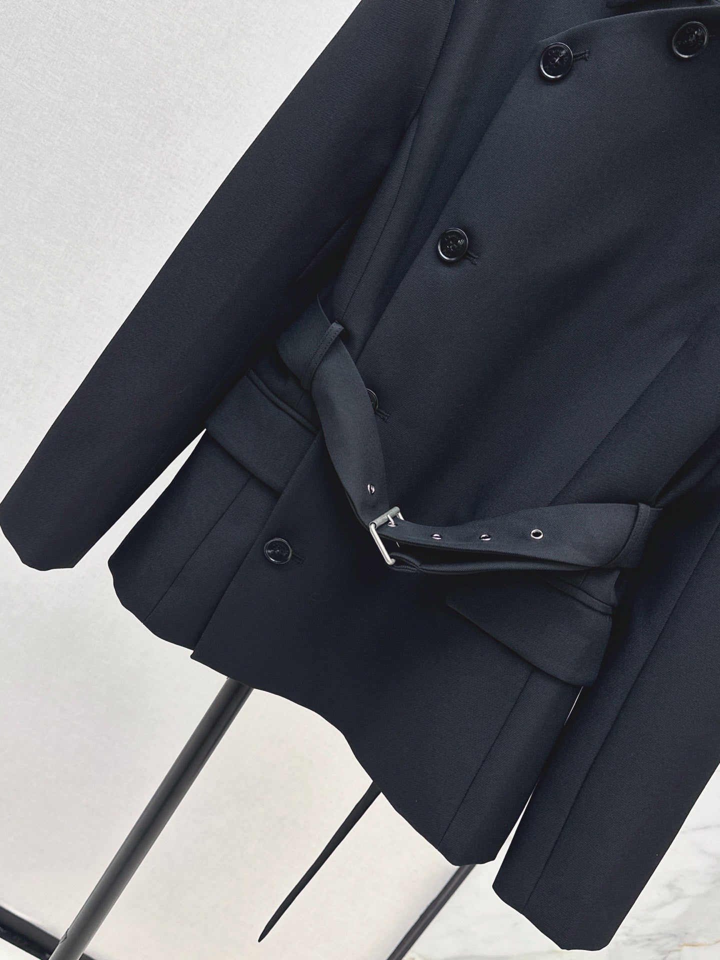 25 New slanted buckle waistband suit jacket