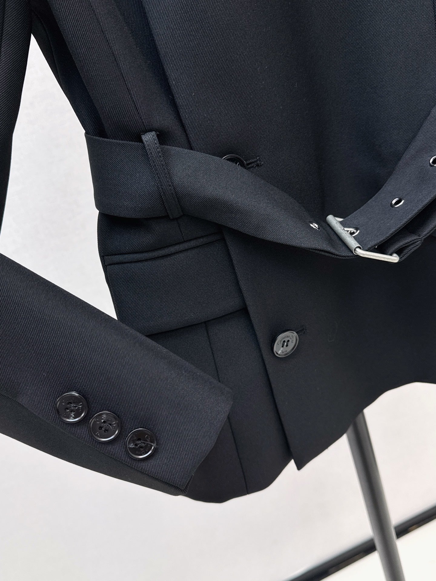 25 New slanted buckle waistband suit jacket