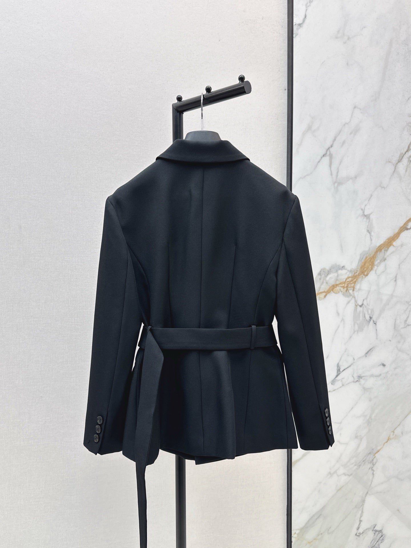 25 New slanted buckle waistband suit jacket