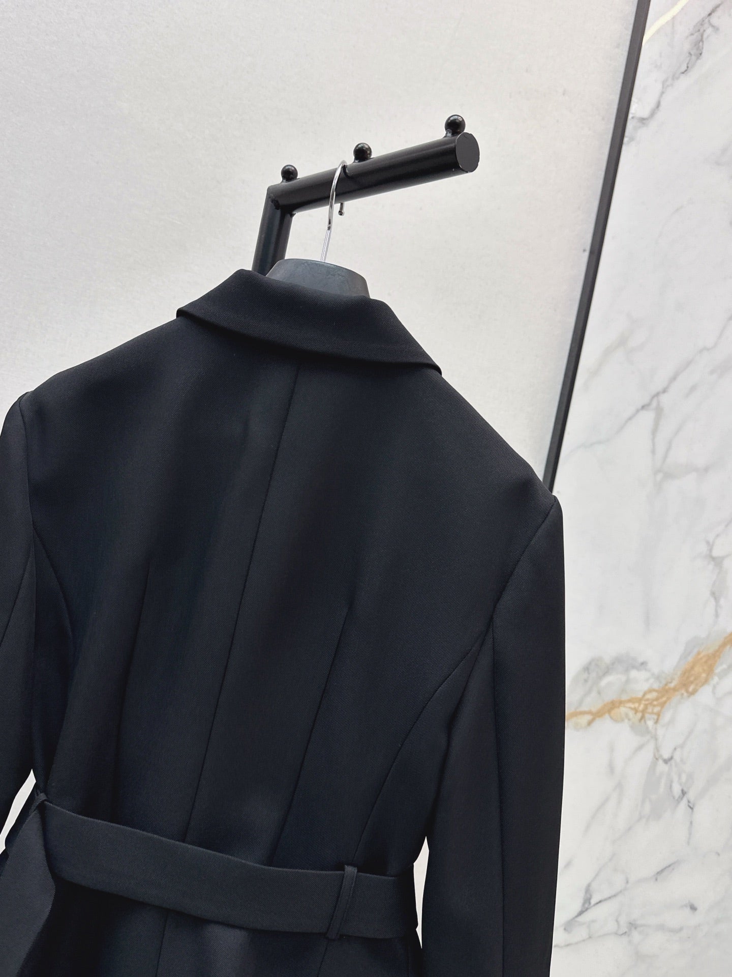 25 New slanted buckle waistband suit jacket