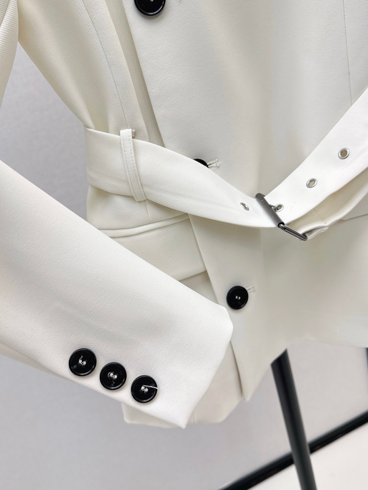 25 New slanted buckle waistband suit jacket