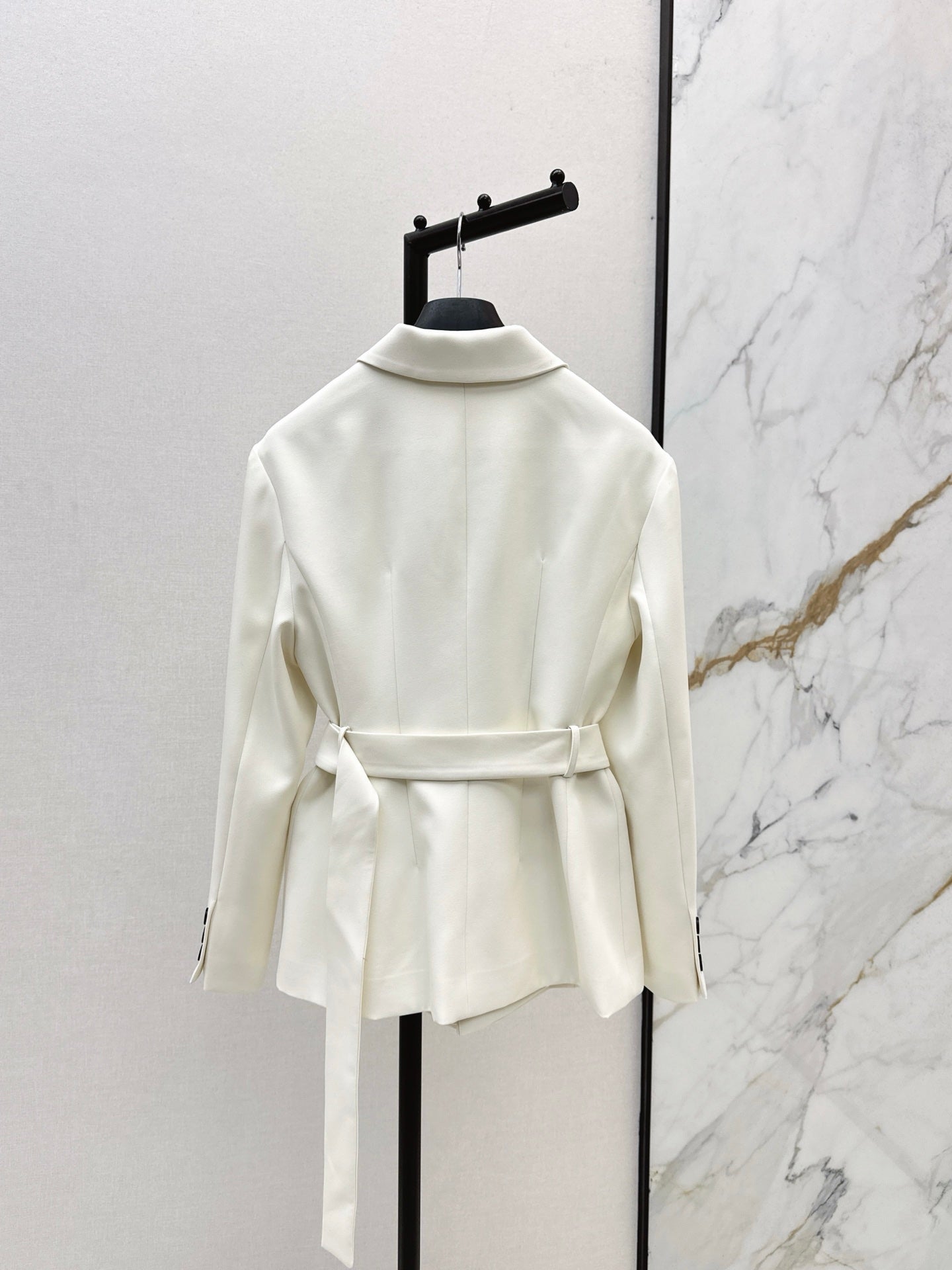 25 New slanted buckle waistband suit jacket