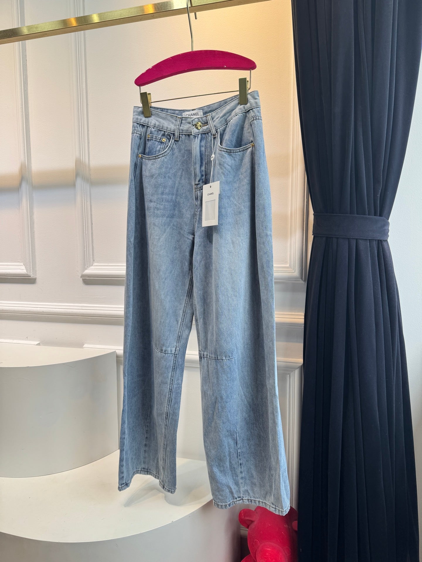 25 New distressed light wash jeans with logo letter design on waist