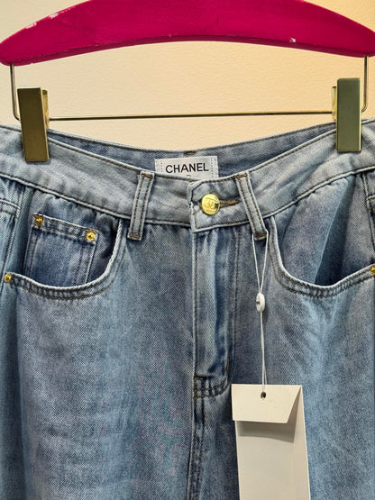 25 New distressed light wash jeans with logo letter design on waist