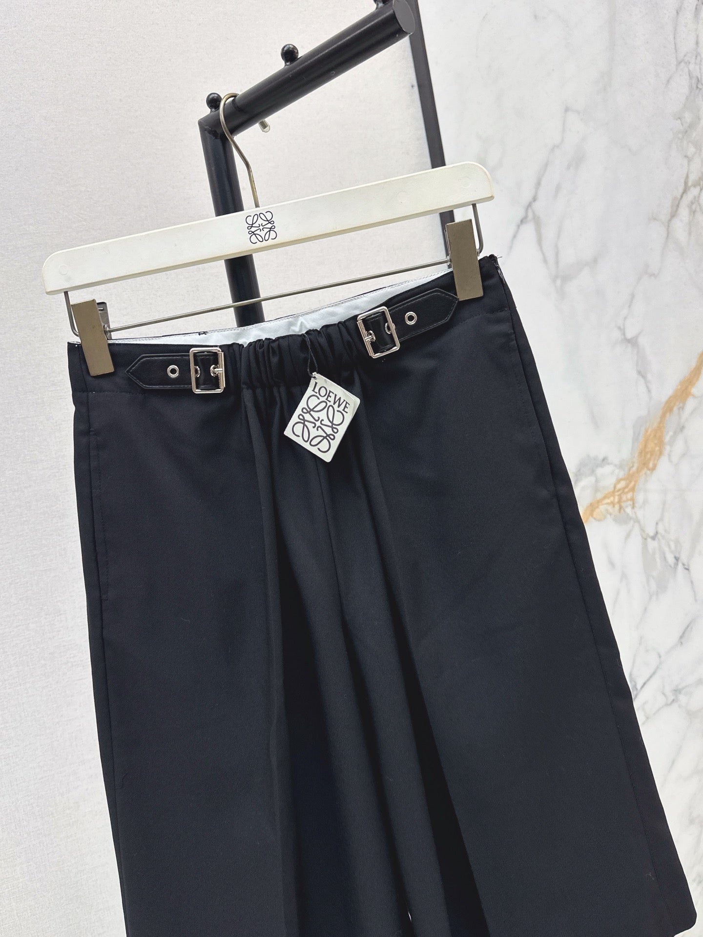 25 Leather buckle elastic high waisted pants