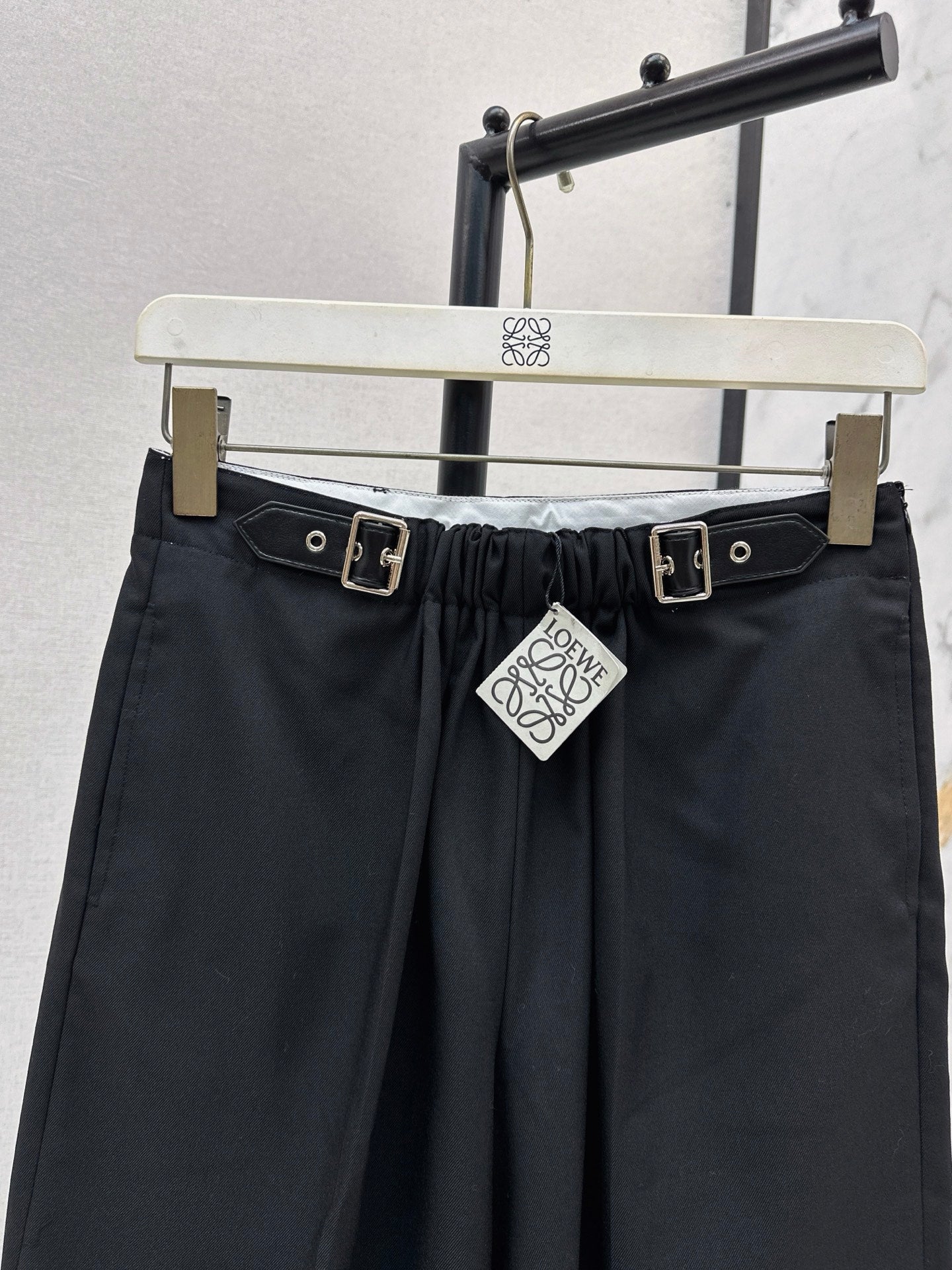 25 Leather buckle elastic high waisted pants
