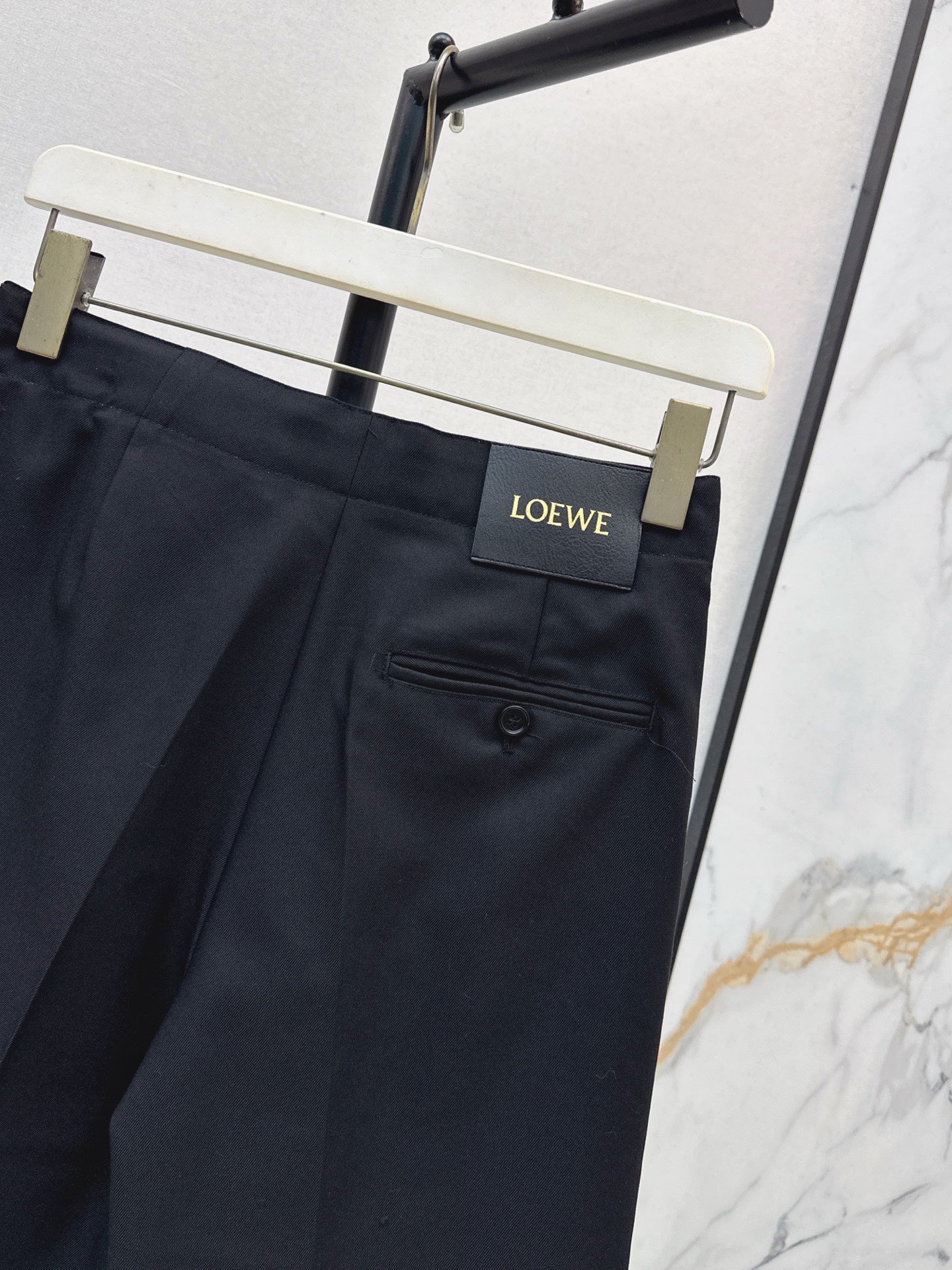 25 Leather buckle elastic high waisted pants