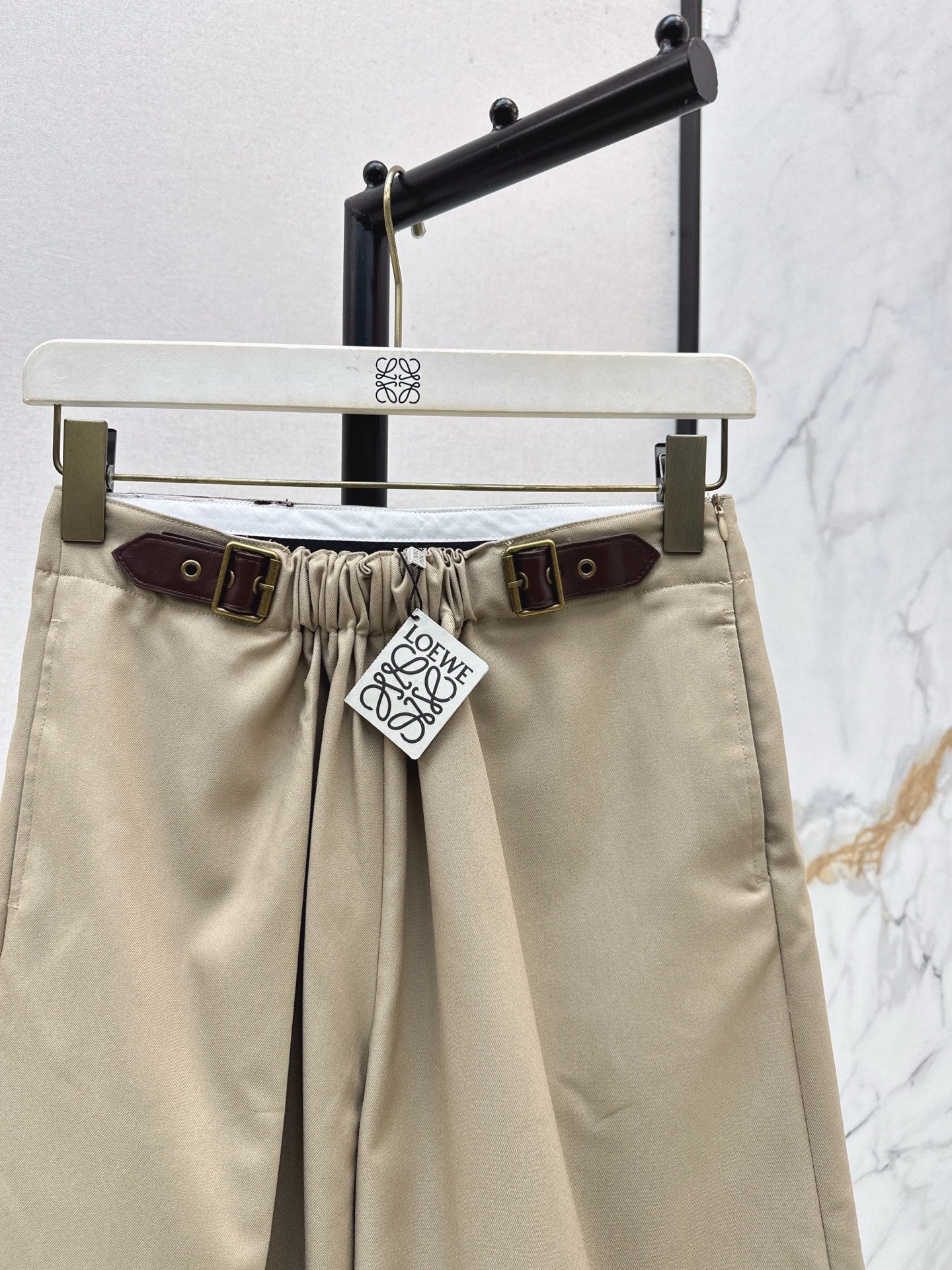 25 Leather buckle elastic high waisted pants