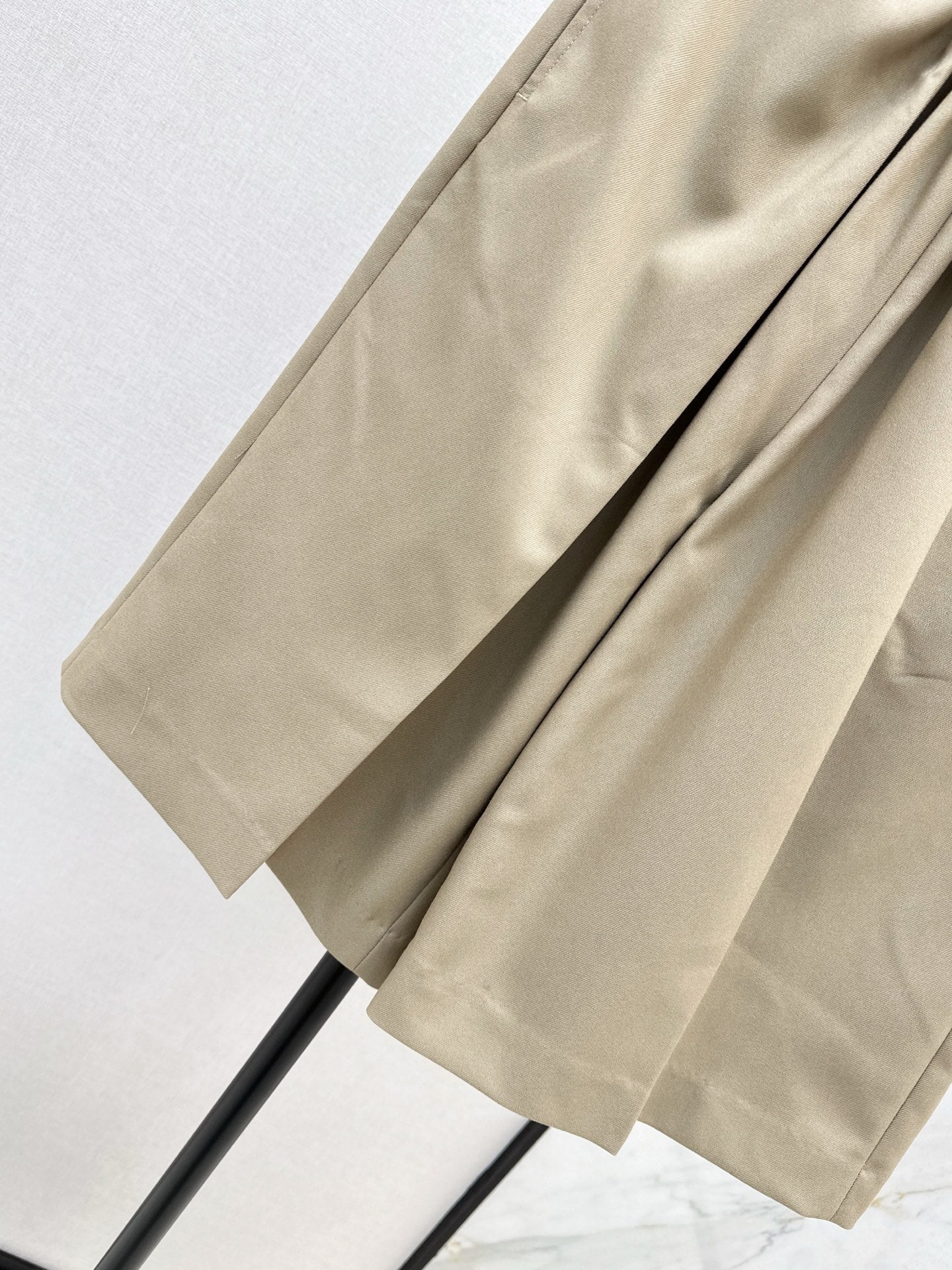 25 Leather buckle elastic high waisted pants