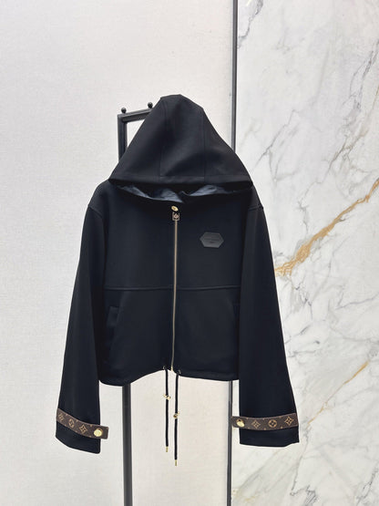 hooded long-sleeved jacket