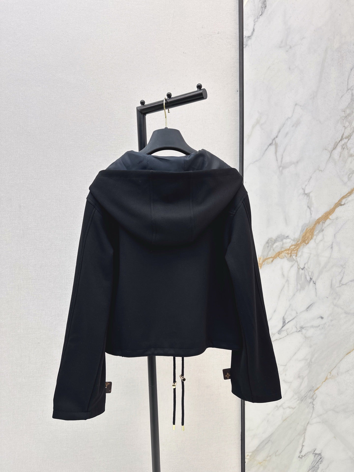 hooded long-sleeved jacket