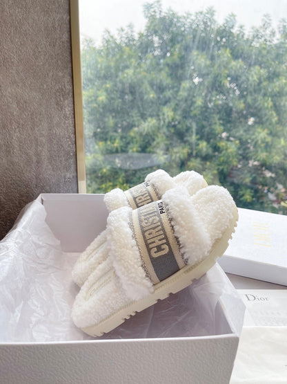 New classic letter furry slippers