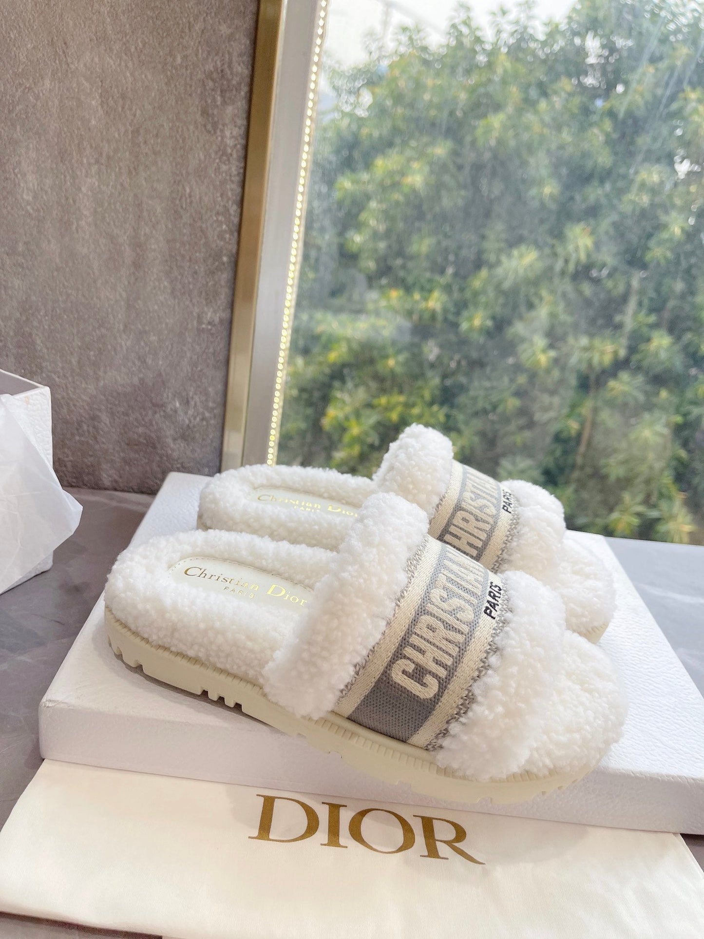 New classic letter furry slippers