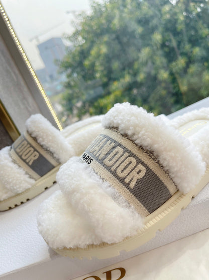 New classic letter furry slippers