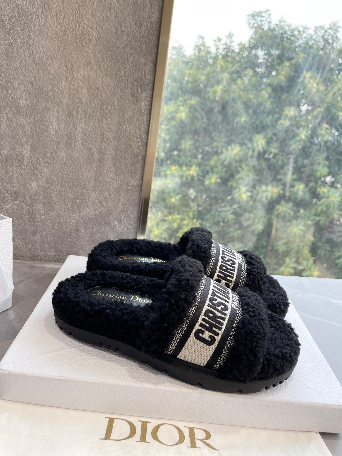 New classic letter furry slippers