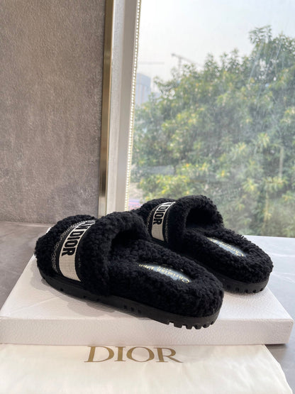 New classic letter furry slippers