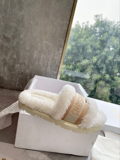 New classic letter furry slippers