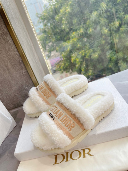 New classic letter furry slippers