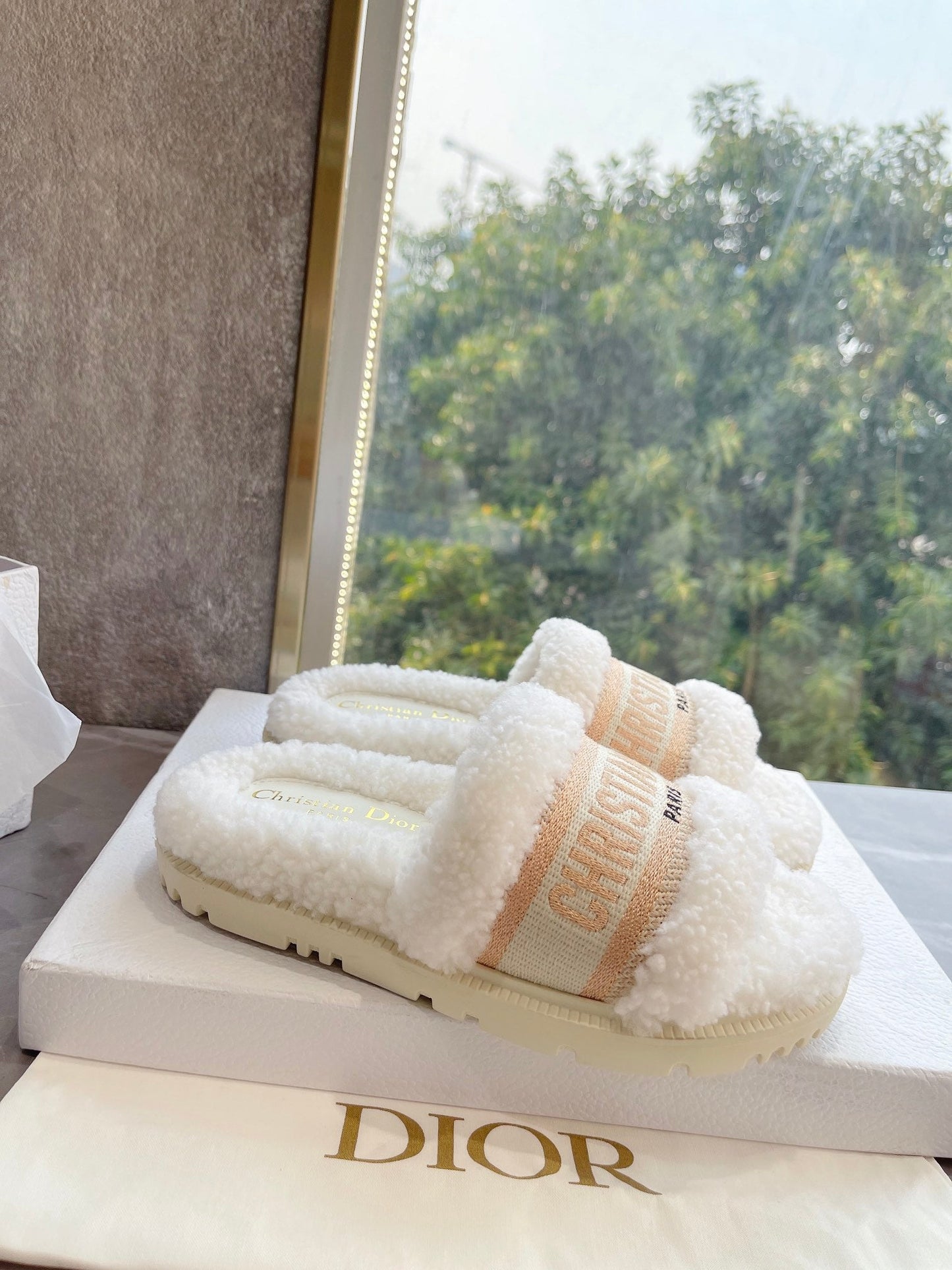 New classic letter furry slippers