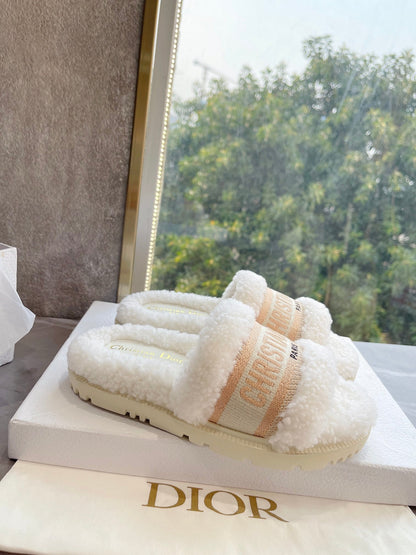 New classic letter furry slippers