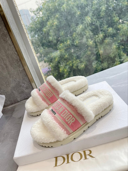 New classic letter furry slippers