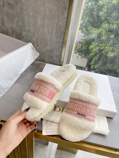 New classic letter furry slippers
