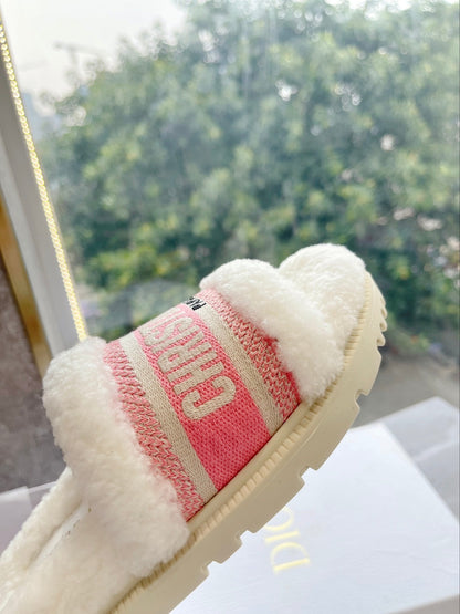 New classic letter furry slippers