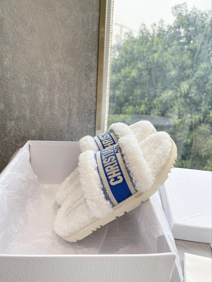 New classic letter furry slippers